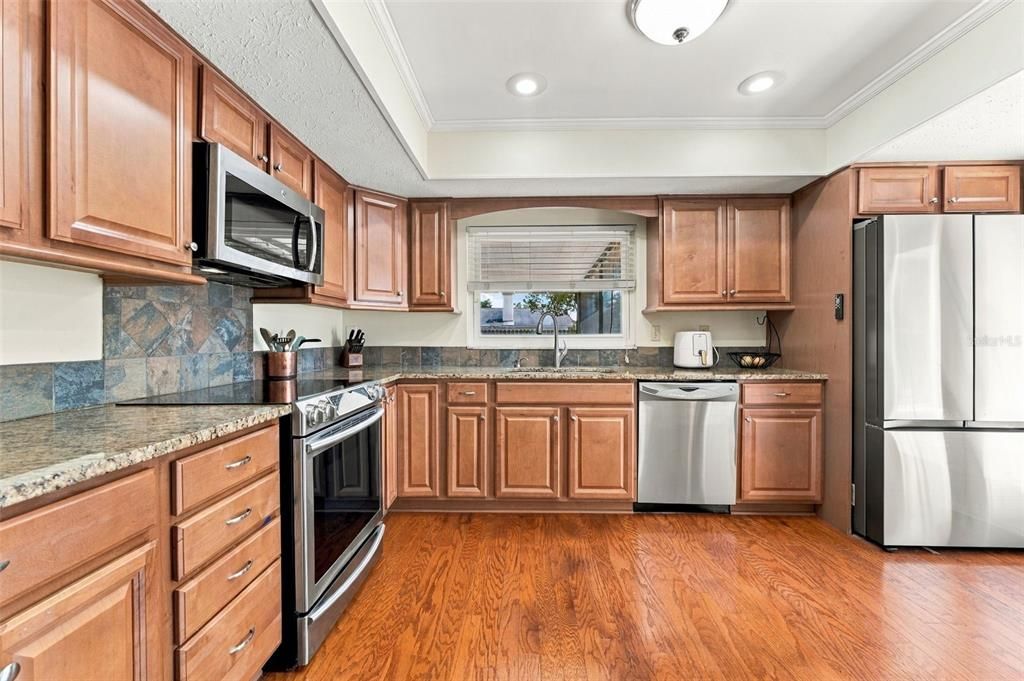 На продажу: $475,000 (4 спален, 2 ванн, 1853 Квадратных фут)