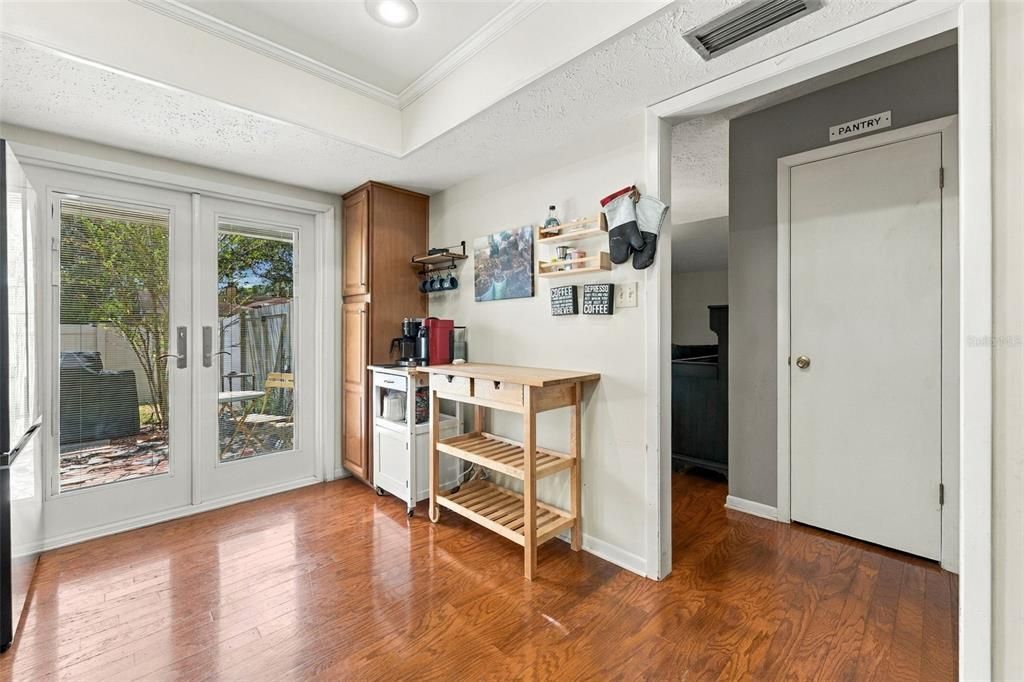 На продажу: $475,000 (4 спален, 2 ванн, 1853 Квадратных фут)