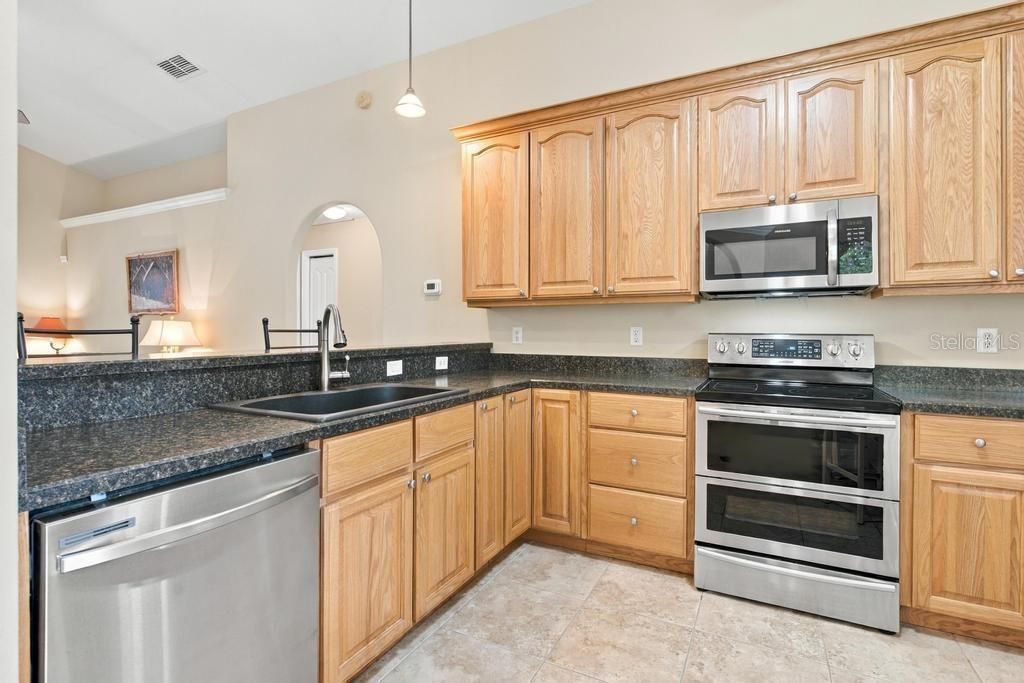 En Venta: $325,000 (3 camas, 2 baños, 1274 Pies cuadrados)