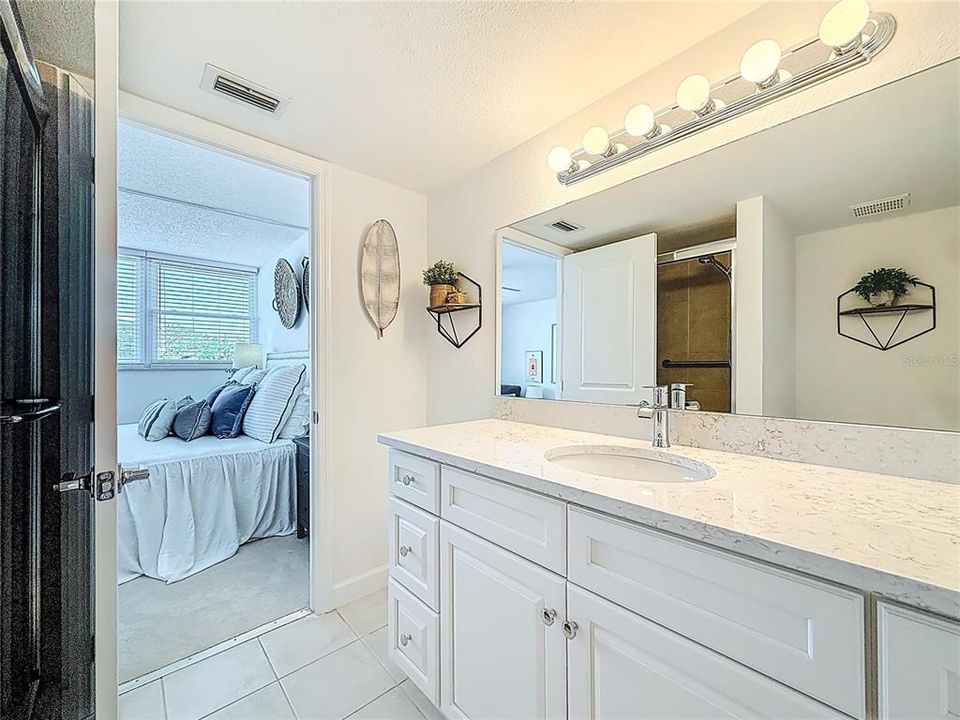For Sale: $214,500 (2 beds, 2 baths, 1050 Square Feet)