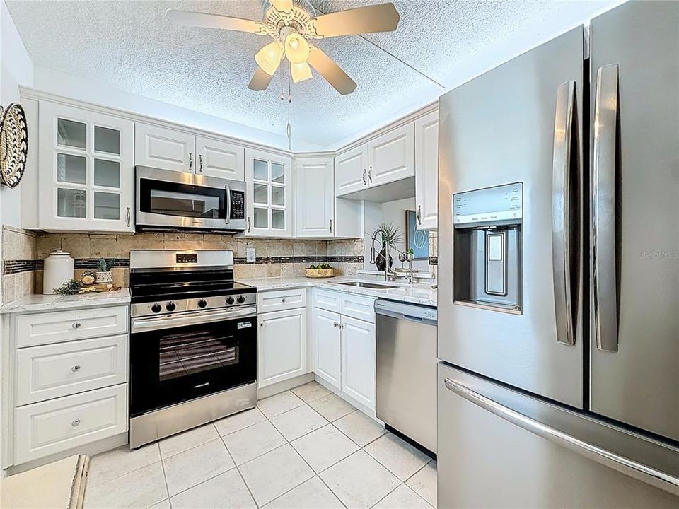 For Sale: $214,500 (2 beds, 2 baths, 1050 Square Feet)