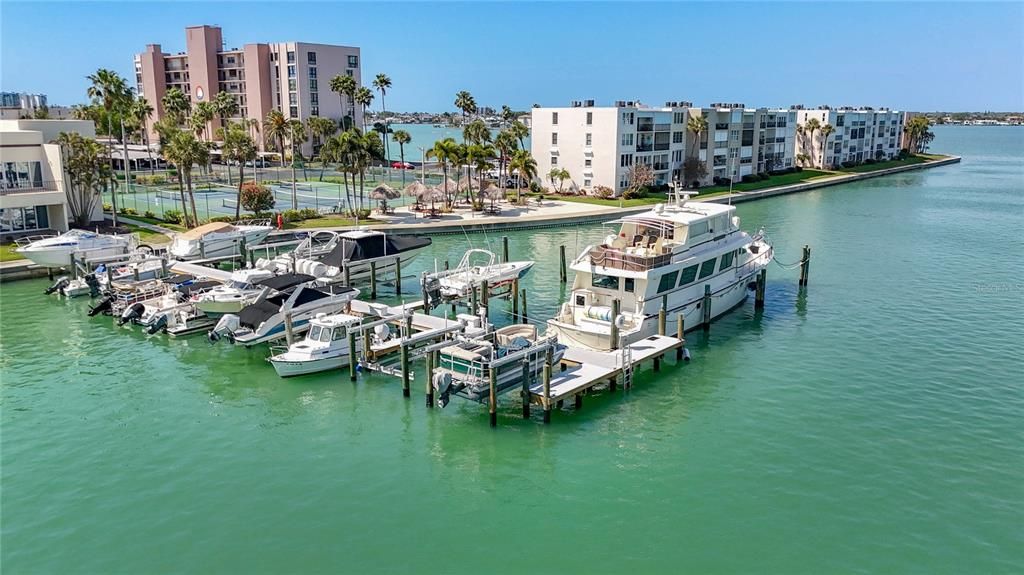 For Sale: $214,500 (2 beds, 2 baths, 1050 Square Feet)