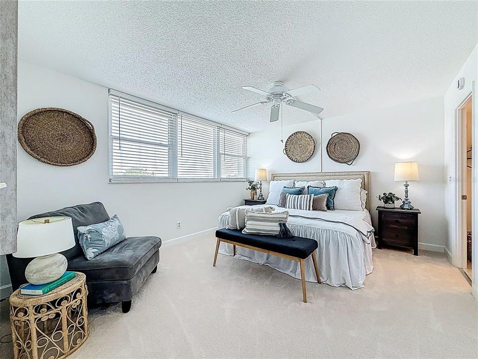 For Sale: $214,500 (2 beds, 2 baths, 1050 Square Feet)