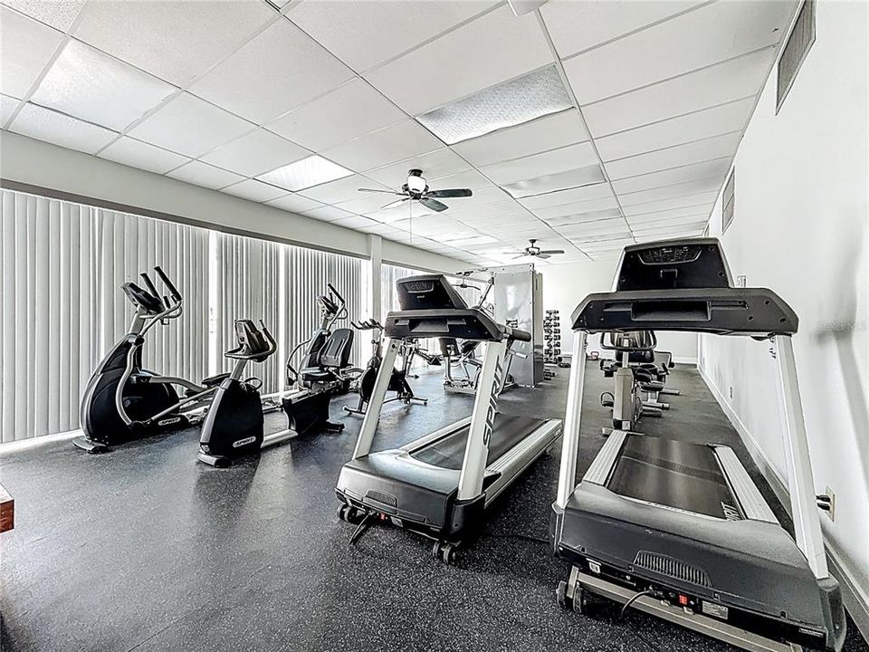 For Sale: $214,500 (2 beds, 2 baths, 1050 Square Feet)