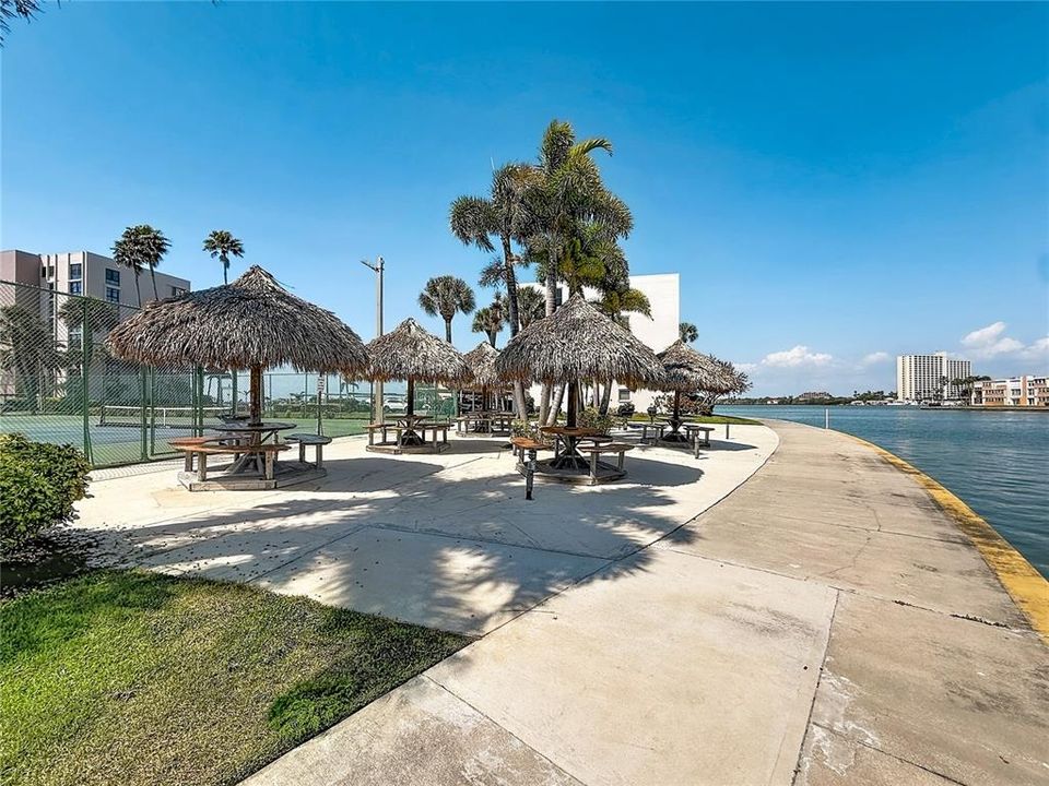 For Sale: $214,500 (2 beds, 2 baths, 1050 Square Feet)