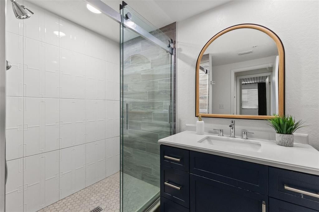 For Sale: $275,000 (1 beds, 1 baths, 789 Square Feet)
