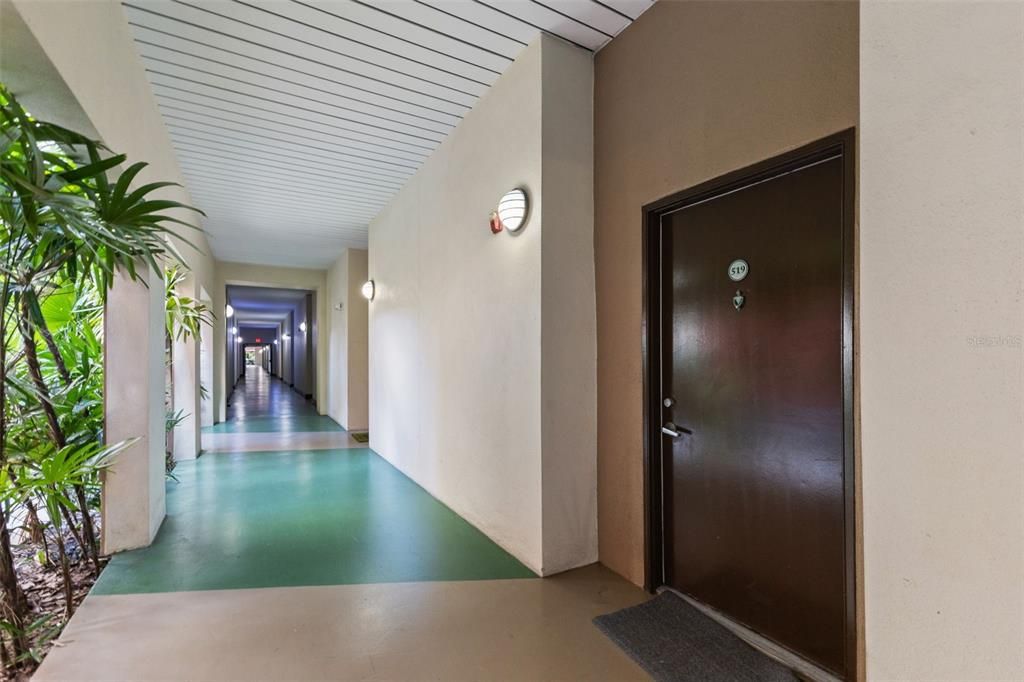 For Sale: $275,000 (1 beds, 1 baths, 789 Square Feet)