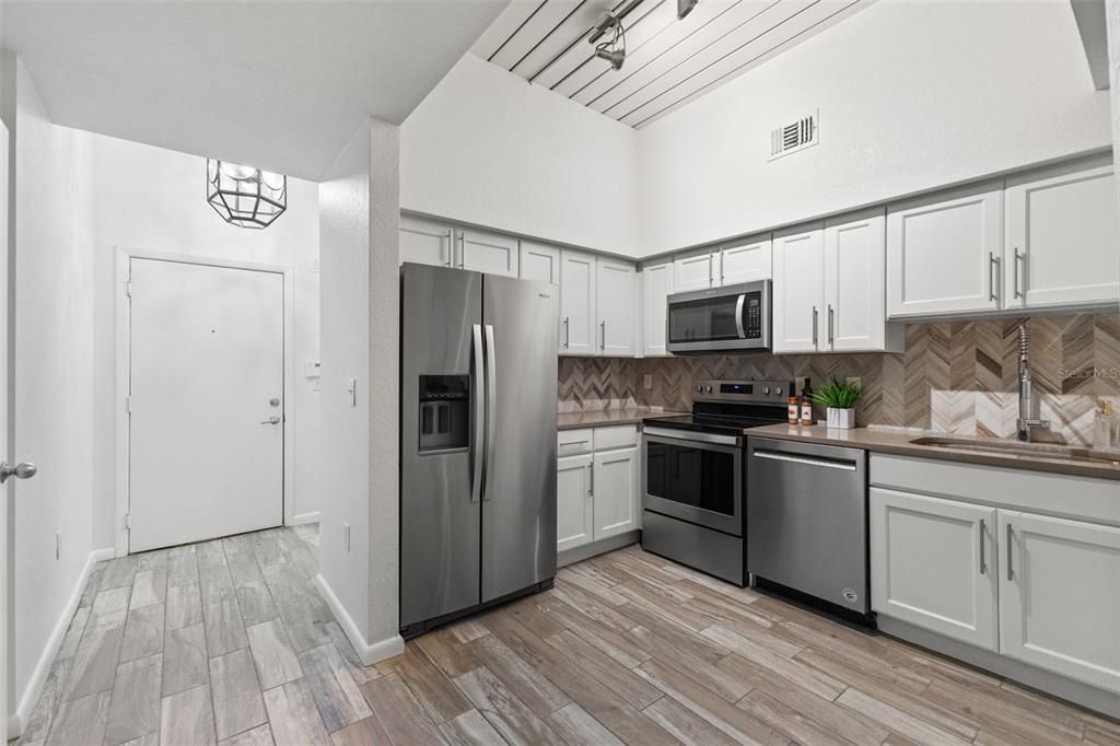 For Sale: $275,000 (1 beds, 1 baths, 789 Square Feet)