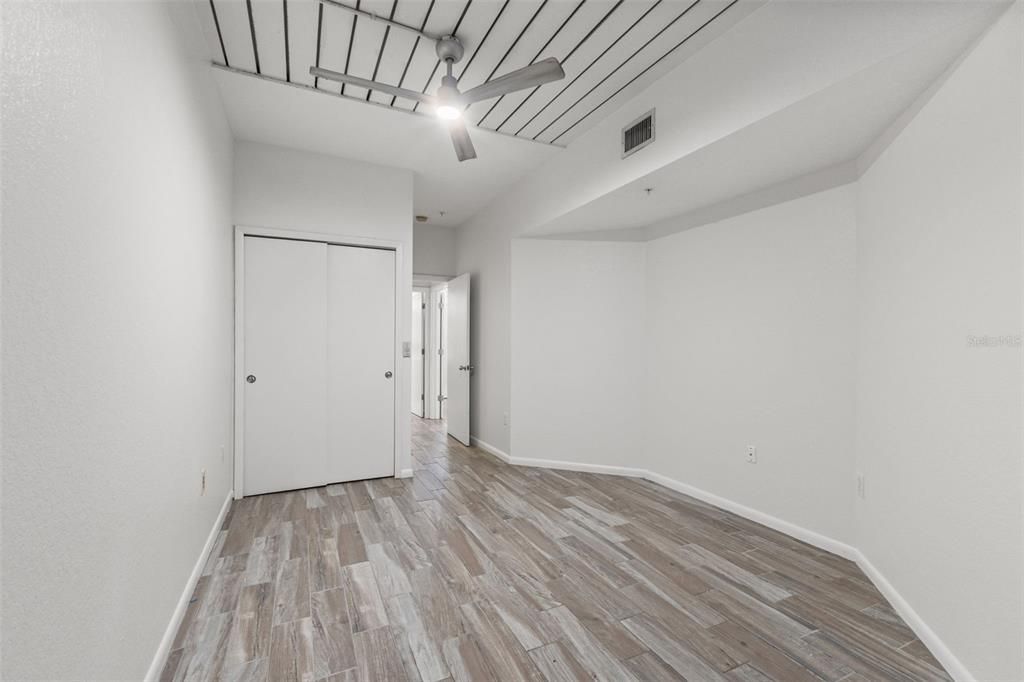 For Sale: $275,000 (1 beds, 1 baths, 789 Square Feet)