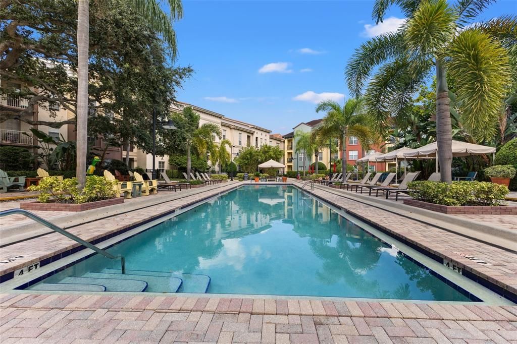 For Sale: $275,000 (1 beds, 1 baths, 789 Square Feet)