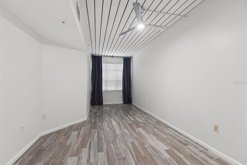 For Sale: $275,000 (1 beds, 1 baths, 789 Square Feet)
