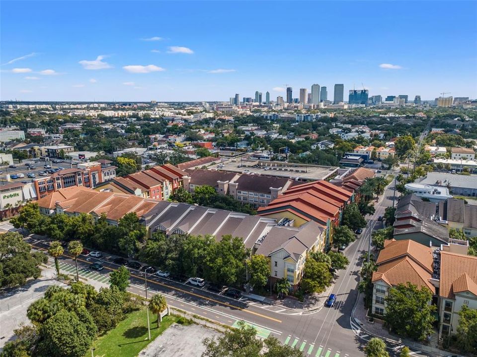 For Sale: $275,000 (1 beds, 1 baths, 789 Square Feet)