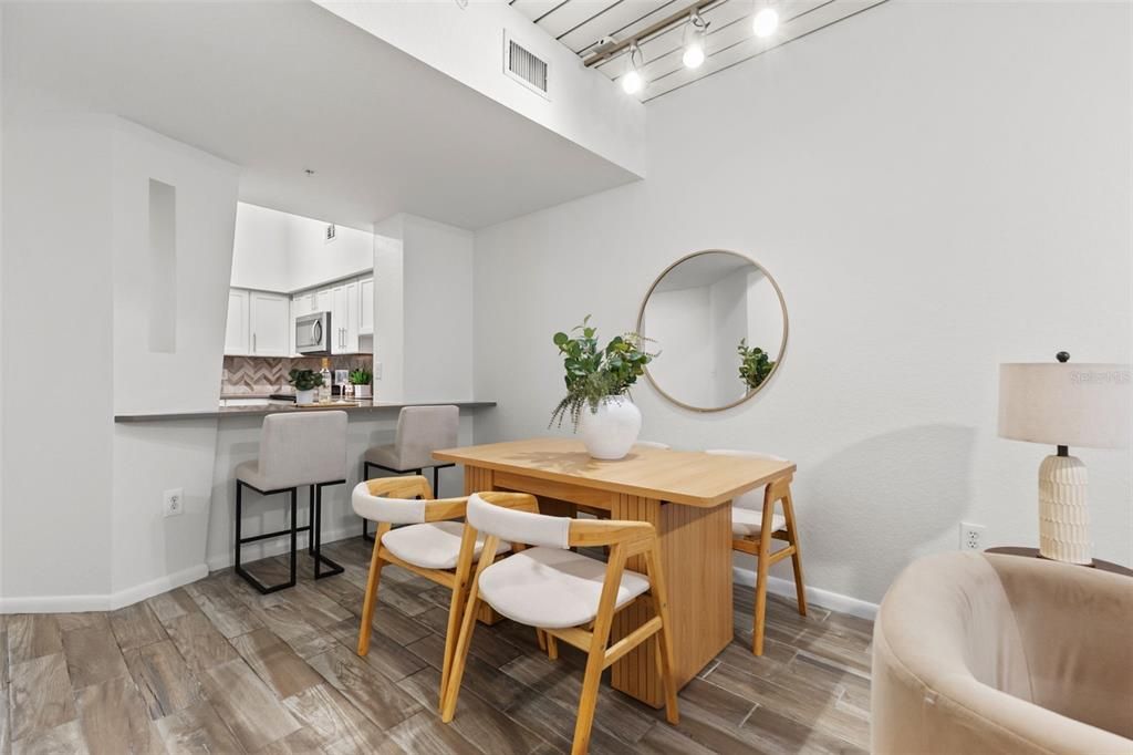 For Sale: $275,000 (1 beds, 1 baths, 789 Square Feet)