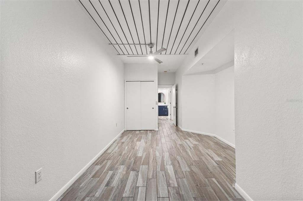 For Sale: $275,000 (1 beds, 1 baths, 789 Square Feet)