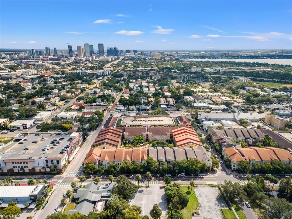 For Sale: $275,000 (1 beds, 1 baths, 789 Square Feet)