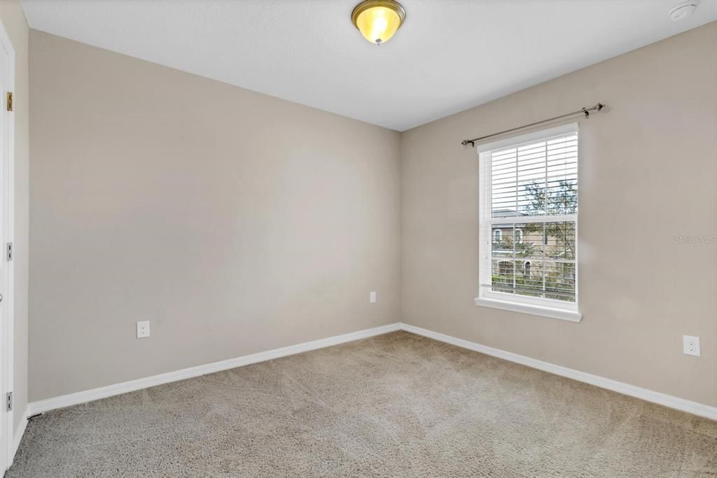 For Rent: $2,150 (3 beds, 2 baths, 1910 Square Feet)