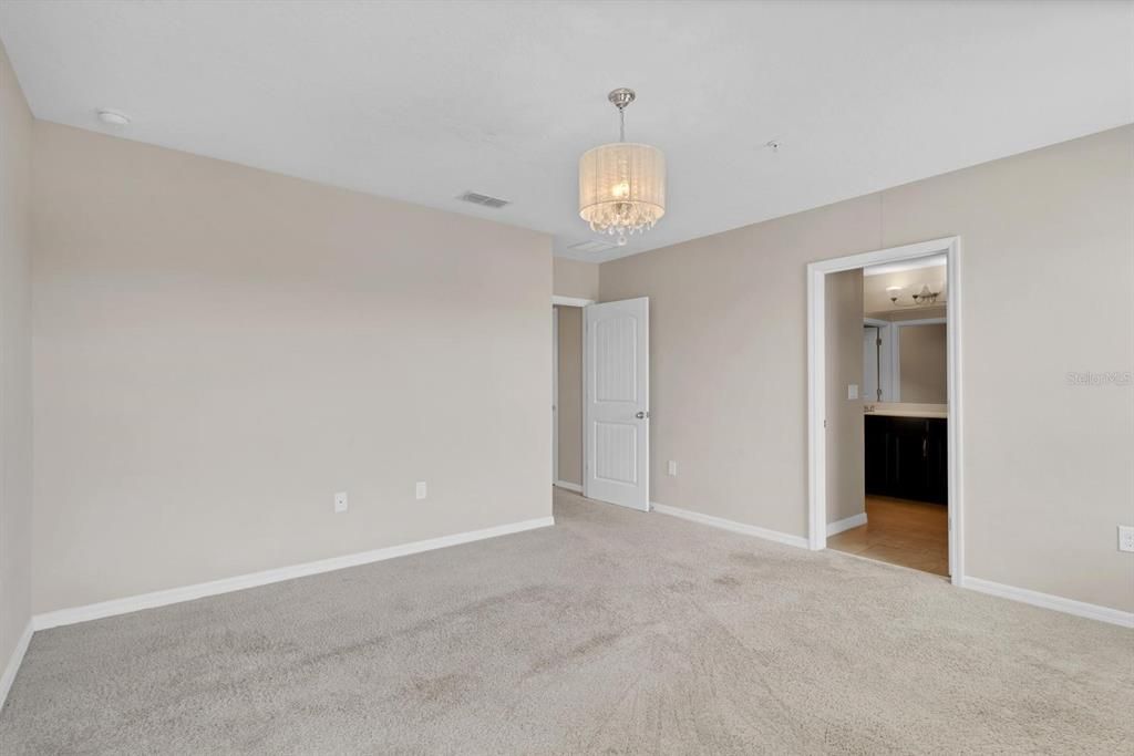 For Rent: $2,150 (3 beds, 2 baths, 1910 Square Feet)