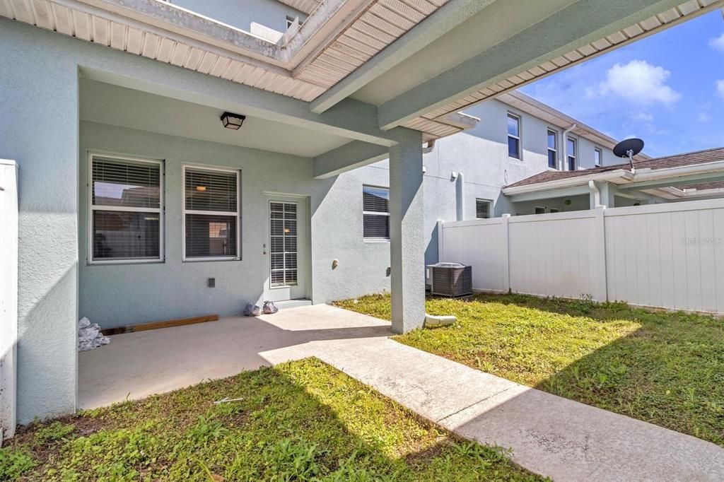 For Rent: $2,150 (3 beds, 2 baths, 1910 Square Feet)