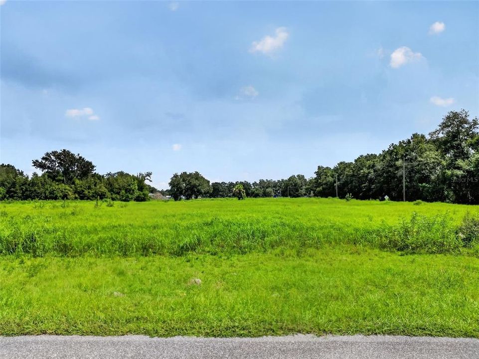 待售: $1,500,000 (4.53 acres)