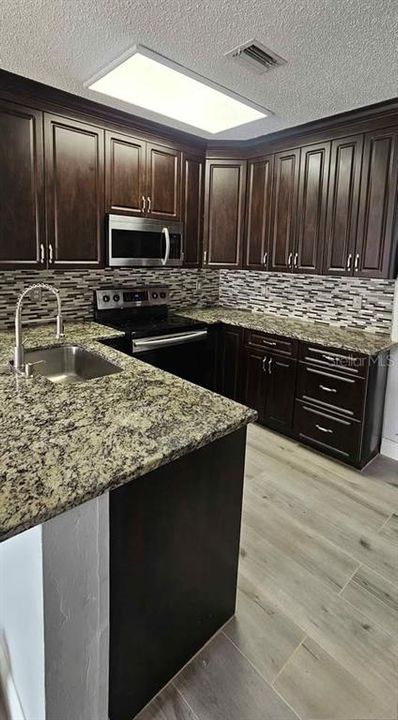 For Rent: $2,150 (3 beds, 3 baths, 1478 Square Feet)