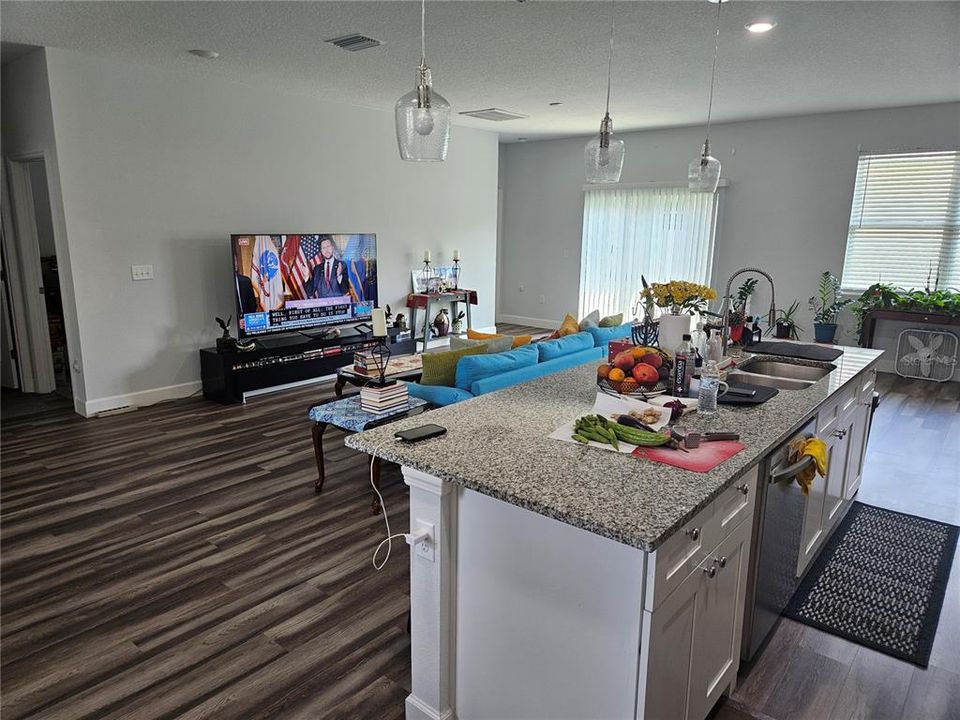 For Rent: $1,800 (4 beds, 2 baths, 1825 Square Feet)
