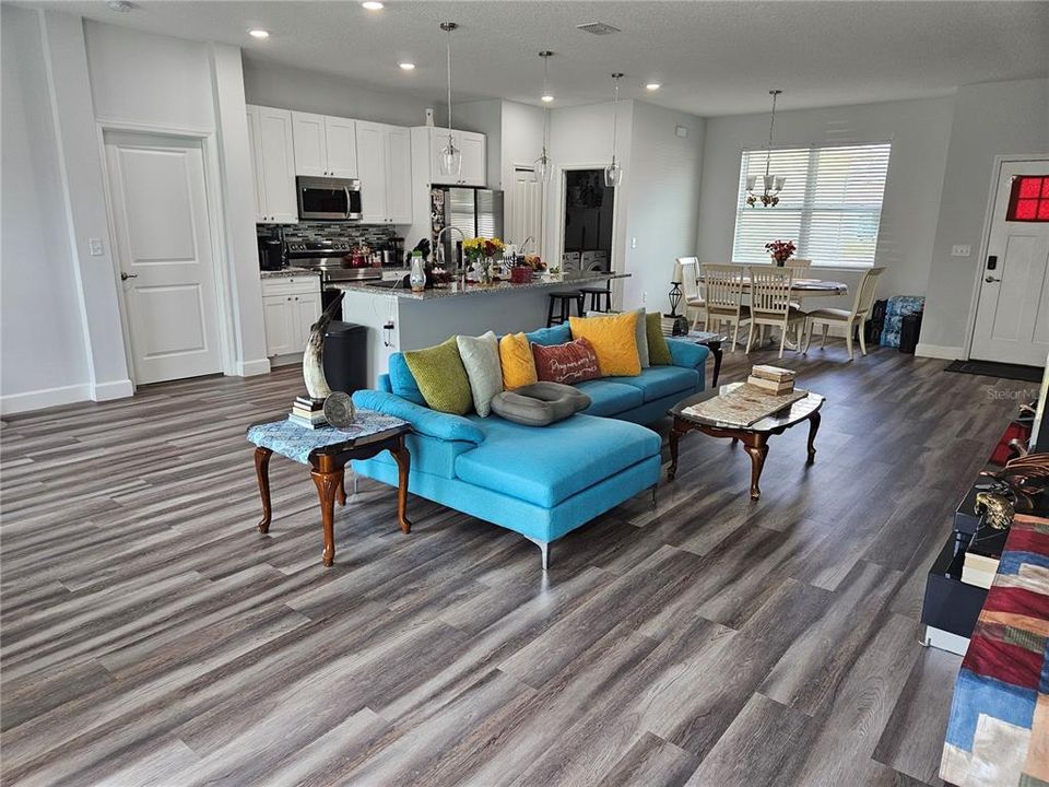 For Rent: $1,800 (4 beds, 2 baths, 1825 Square Feet)
