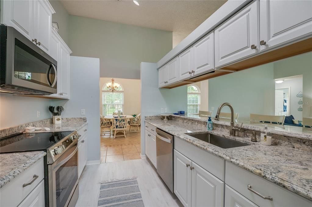En Venta: $474,900 (3 camas, 2 baños, 2062 Pies cuadrados)