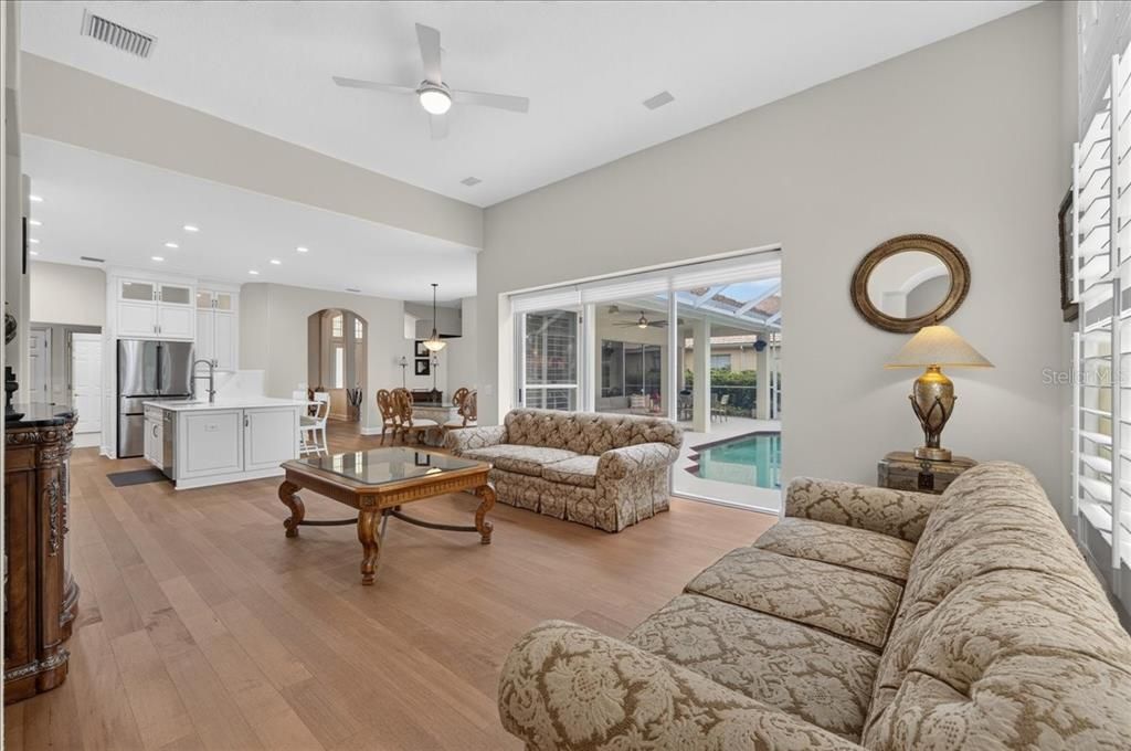En Venta: $939,900 (4 camas, 3 baños, 2960 Pies cuadrados)