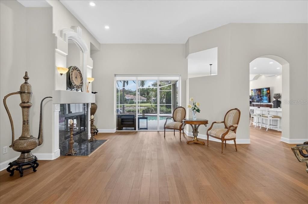 En Venta: $939,900 (4 camas, 3 baños, 2960 Pies cuadrados)