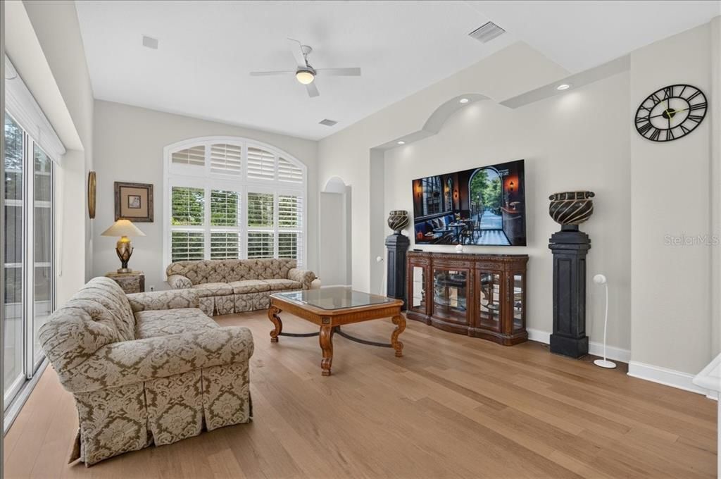 En Venta: $939,900 (4 camas, 3 baños, 2960 Pies cuadrados)
