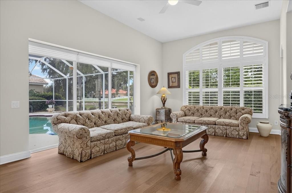 En Venta: $939,900 (4 camas, 3 baños, 2960 Pies cuadrados)