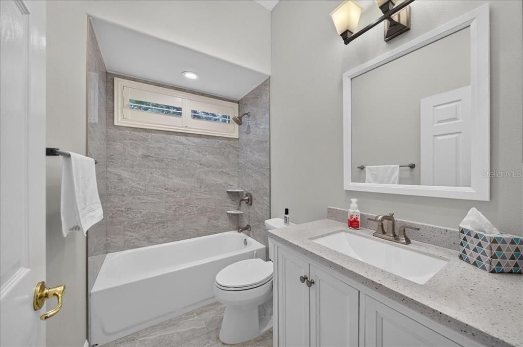 En Venta: $939,900 (4 camas, 3 baños, 2960 Pies cuadrados)