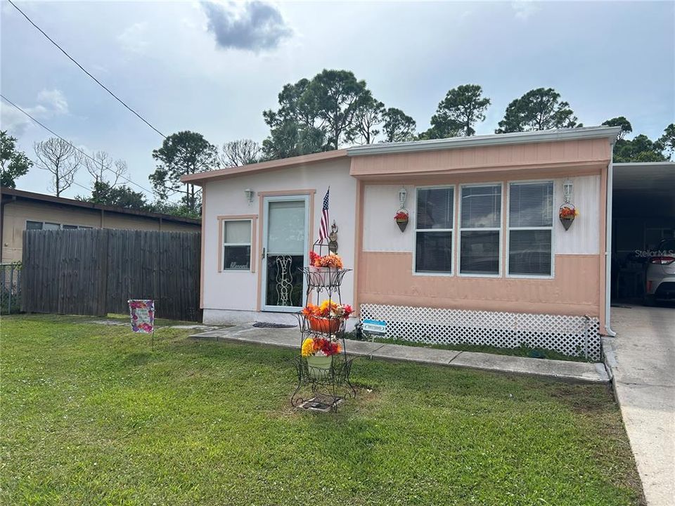 For Sale: $142,000 (3 beds, 2 baths, 732 Square Feet)