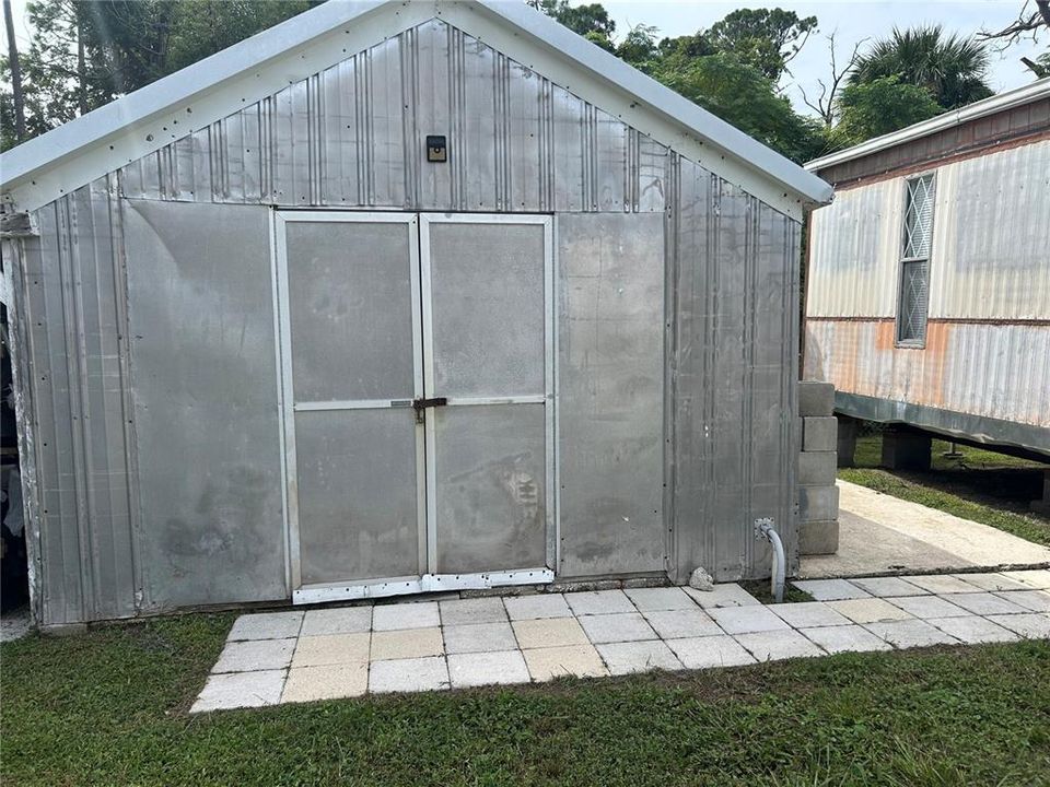 For Sale: $142,000 (3 beds, 2 baths, 732 Square Feet)