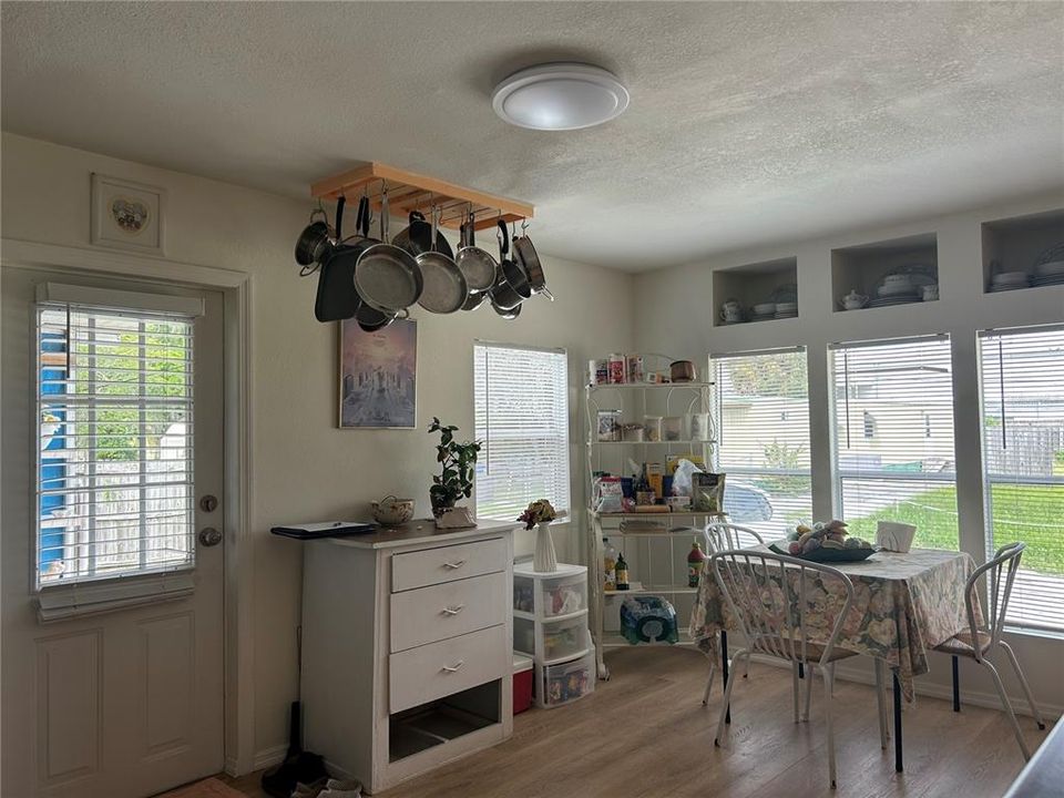 For Sale: $142,000 (3 beds, 2 baths, 732 Square Feet)