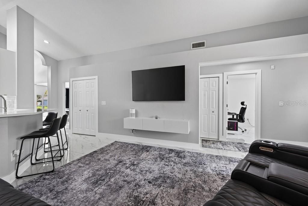 For Sale: $415,000 (3 beds, 2 baths, 1728 Square Feet)