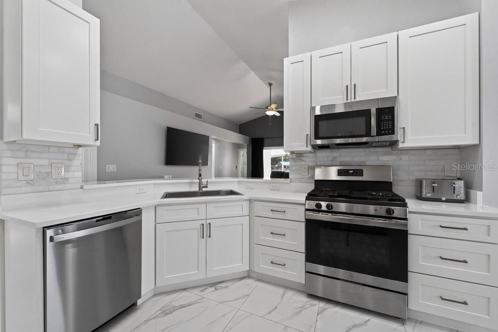 For Sale: $415,000 (3 beds, 2 baths, 1728 Square Feet)