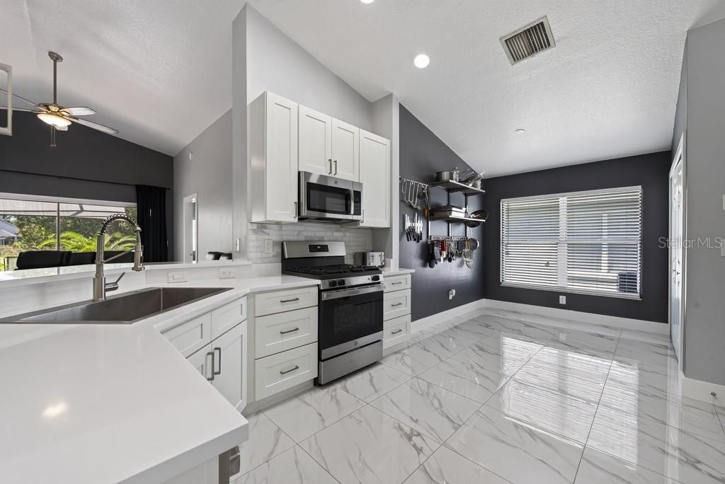 For Sale: $415,000 (3 beds, 2 baths, 1728 Square Feet)
