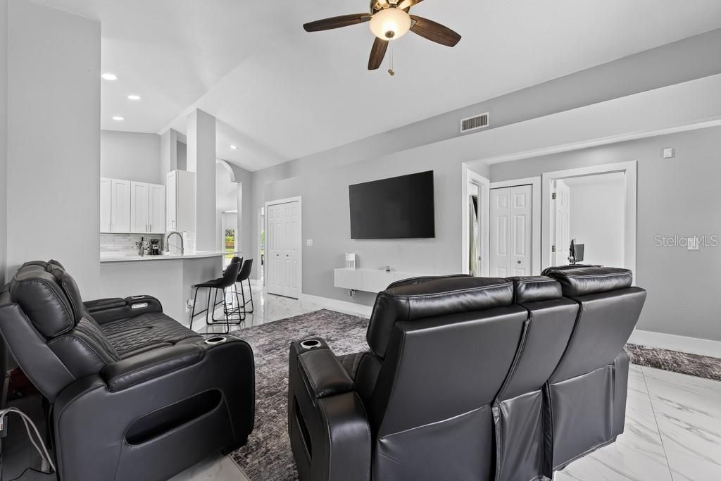 For Sale: $415,000 (3 beds, 2 baths, 1728 Square Feet)