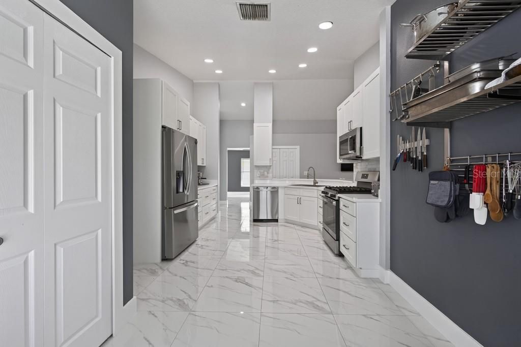 For Sale: $415,000 (3 beds, 2 baths, 1728 Square Feet)