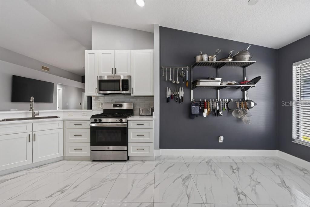 For Sale: $415,000 (3 beds, 2 baths, 1728 Square Feet)