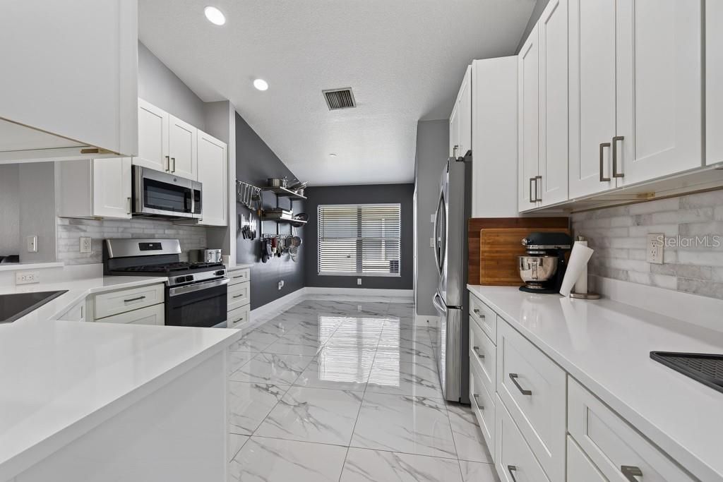 For Sale: $415,000 (3 beds, 2 baths, 1728 Square Feet)
