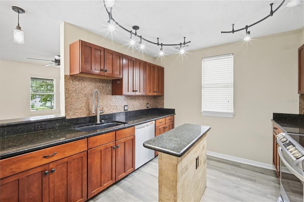 For Rent: $2,750 (3 beds, 3 baths, 1408 Square Feet)