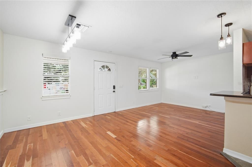 For Rent: $2,750 (3 beds, 3 baths, 1408 Square Feet)