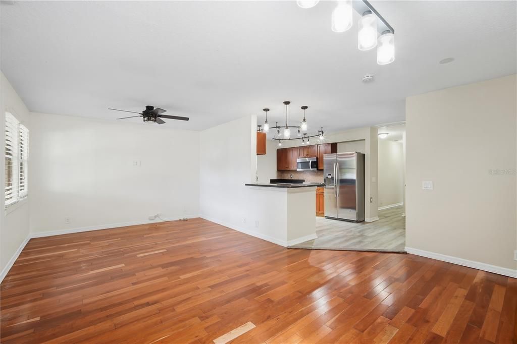 For Rent: $2,750 (3 beds, 3 baths, 1408 Square Feet)