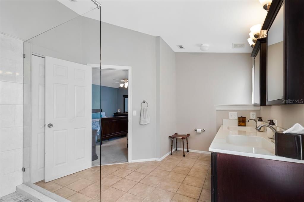 For Sale: $625,000 (4 beds, 2 baths, 2460 Square Feet)