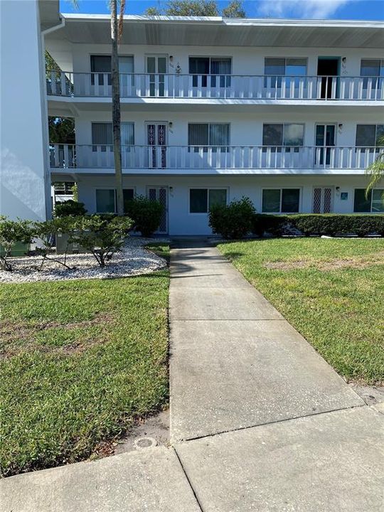 For Sale: $110,000 (2 beds, 2 baths, 912 Square Feet)