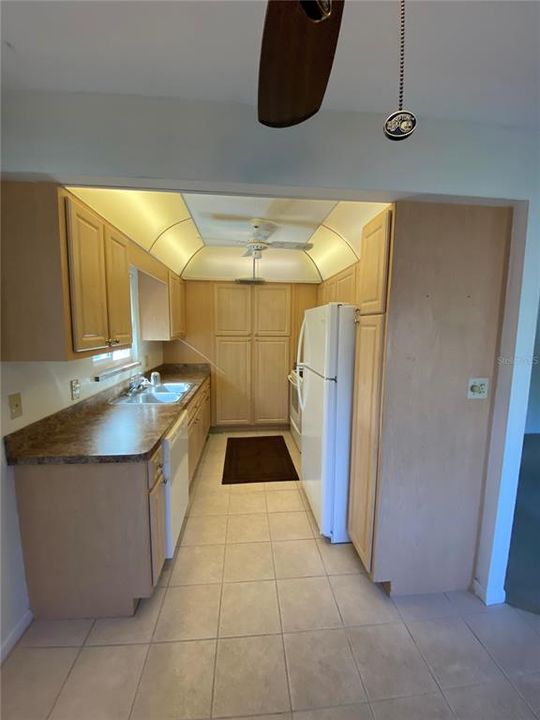 For Sale: $110,000 (2 beds, 2 baths, 912 Square Feet)