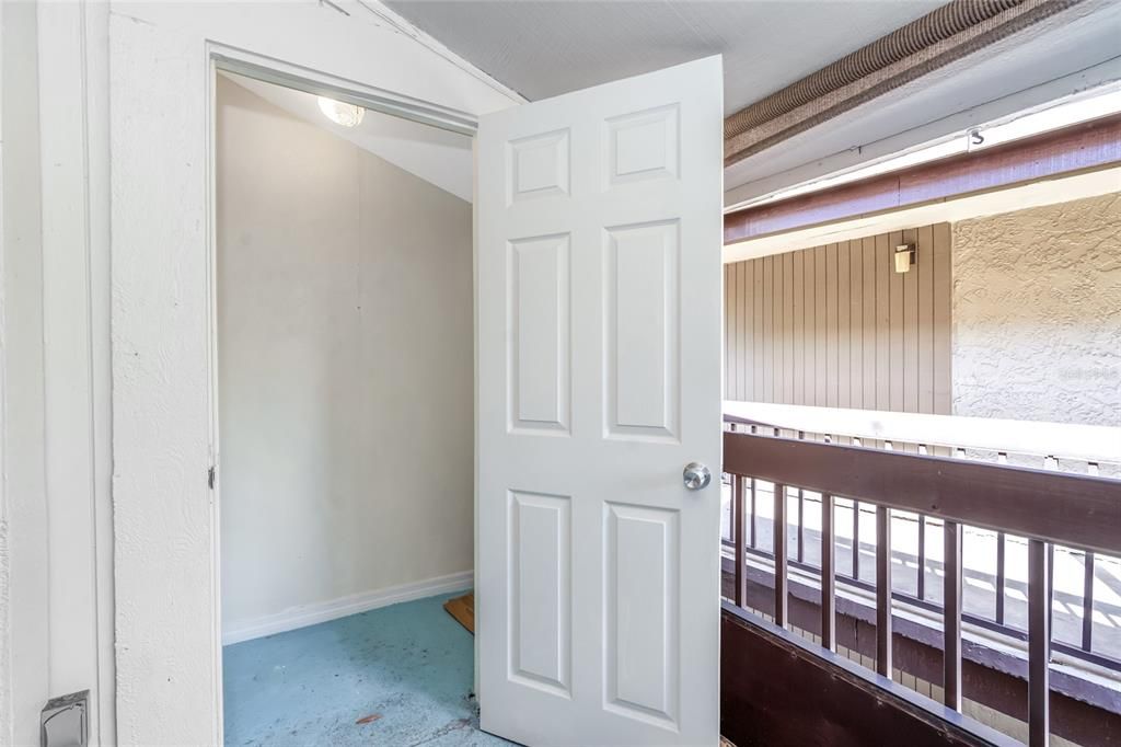 На продажу: $114,900 (2 спален, 2 ванн, 1068 Квадратных фут)