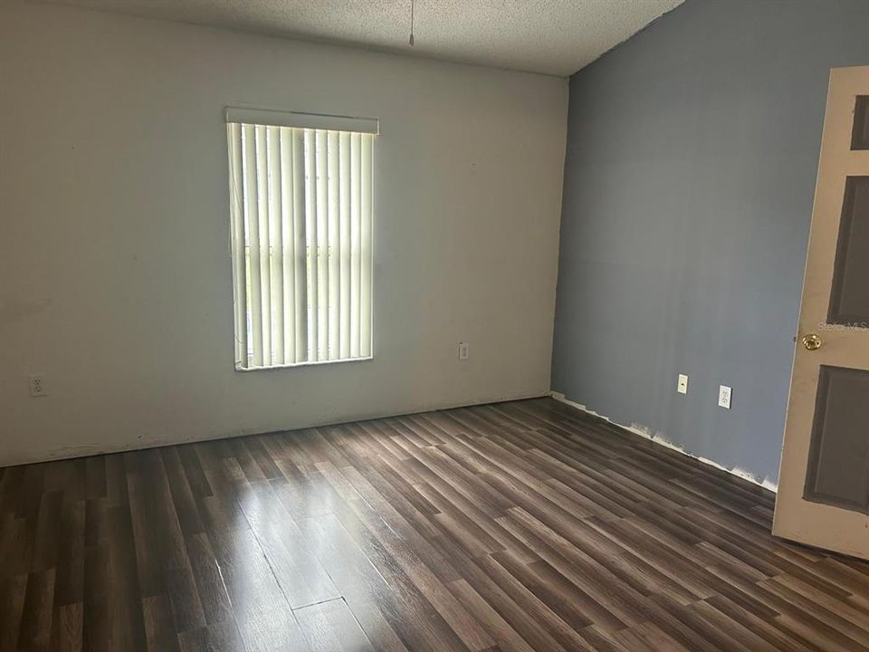 For Sale: $345,000 (4 beds, 3 baths, 1669 Square Feet)
